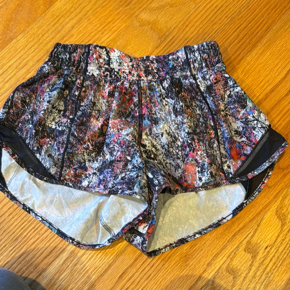 LULULEMON 4 REGULAR SHORTS
